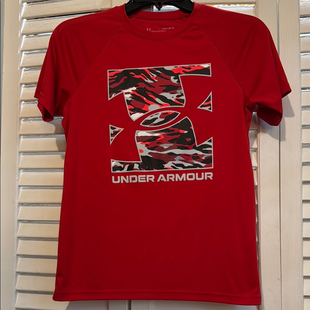 Under Armour Red Short Sleeve Graphic Tee. Like New